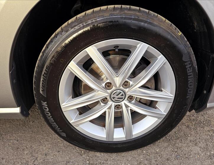 Volkswagen Golf 42