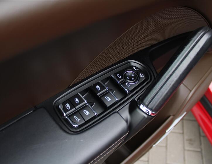 Porsche Cayenne 24