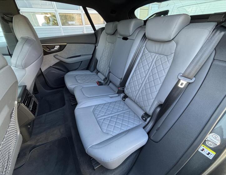 Audi Q8 19