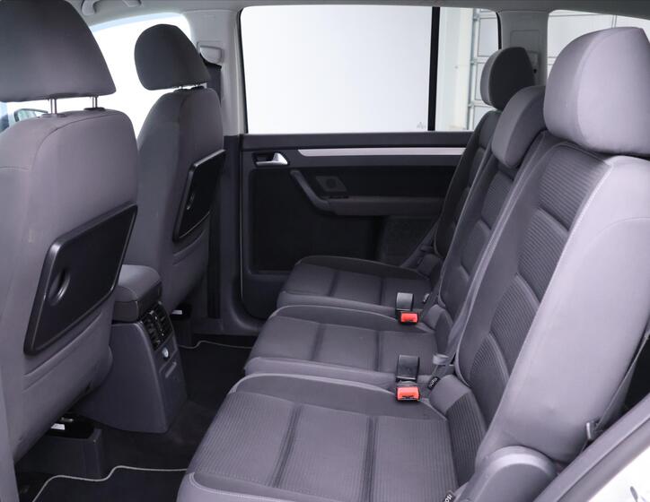 Volkswagen Touran 13
