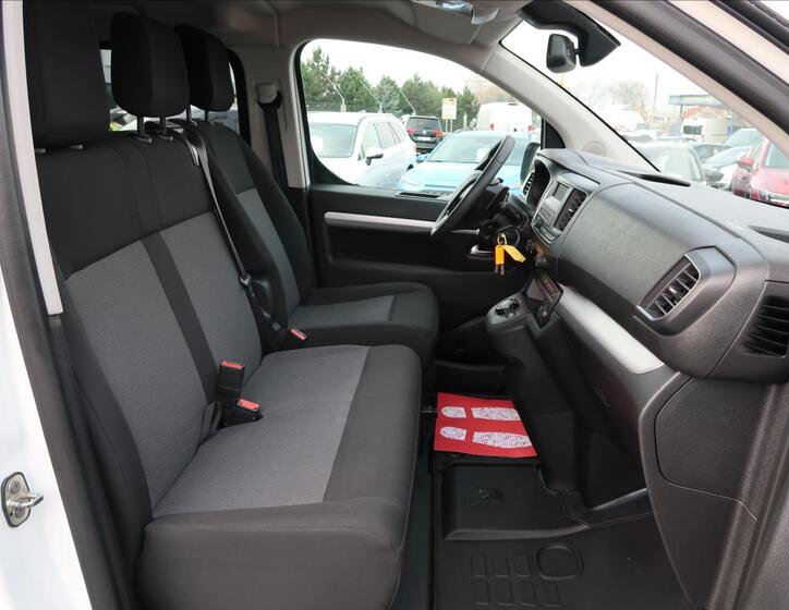 Peugeot Traveller 12