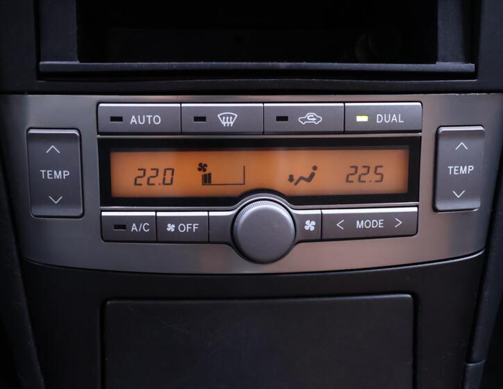 Toyota Avensis 25