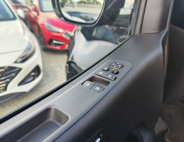 Hyundai Staria 37