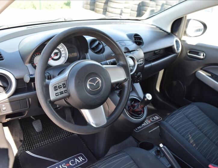 Mazda 2 16