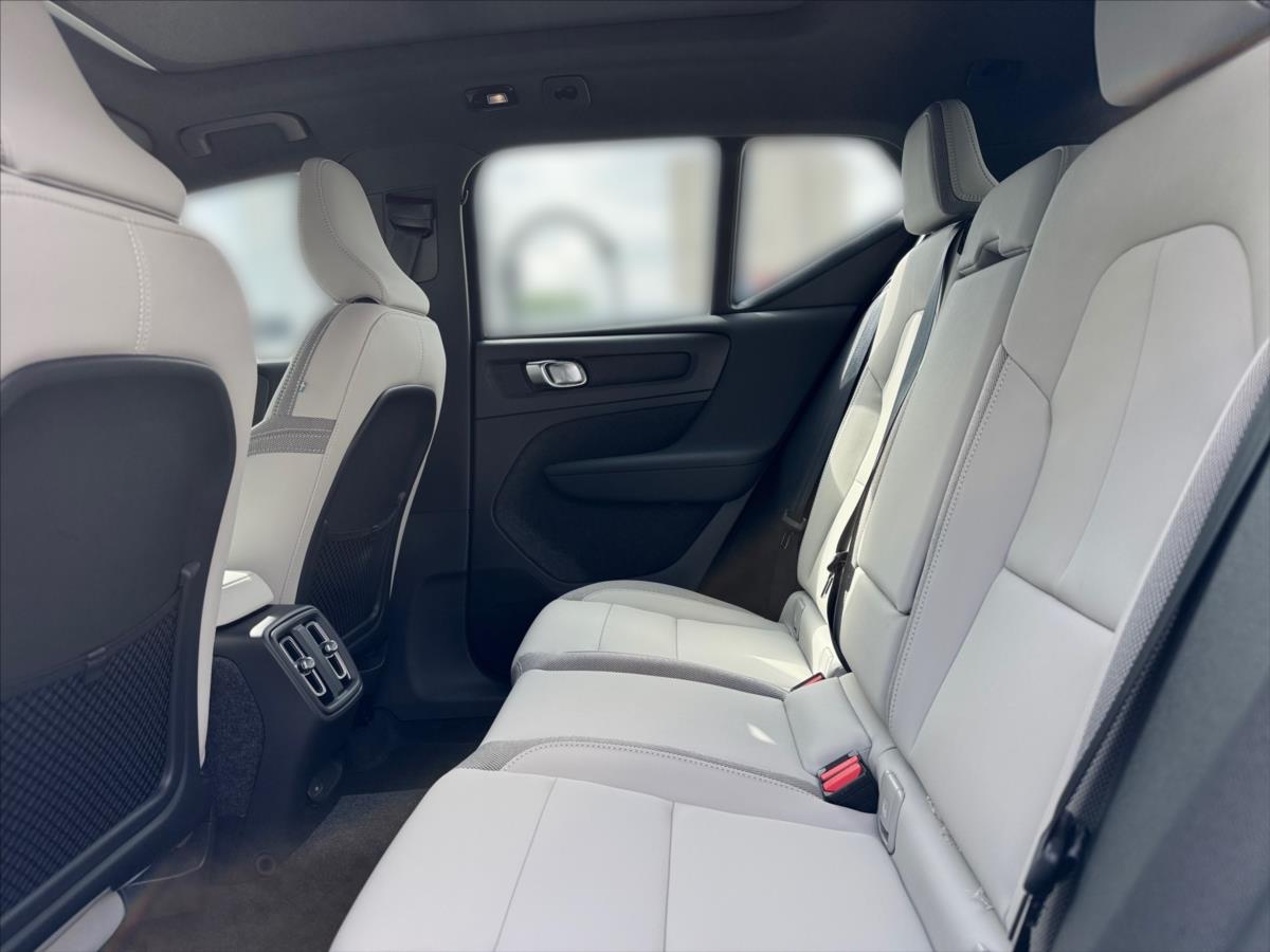 Volvo EX40