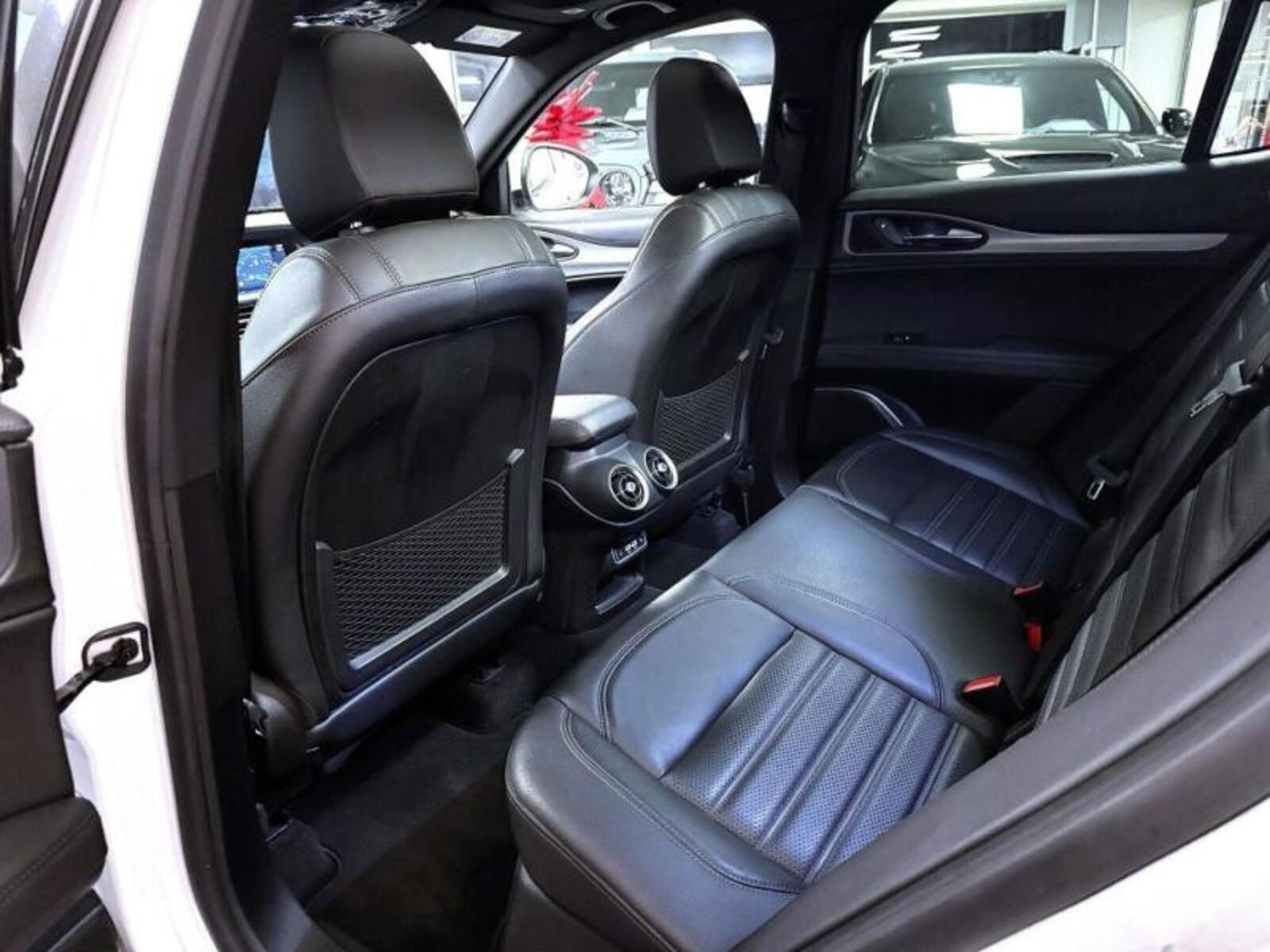 Alfa Romeo Stelvio 8