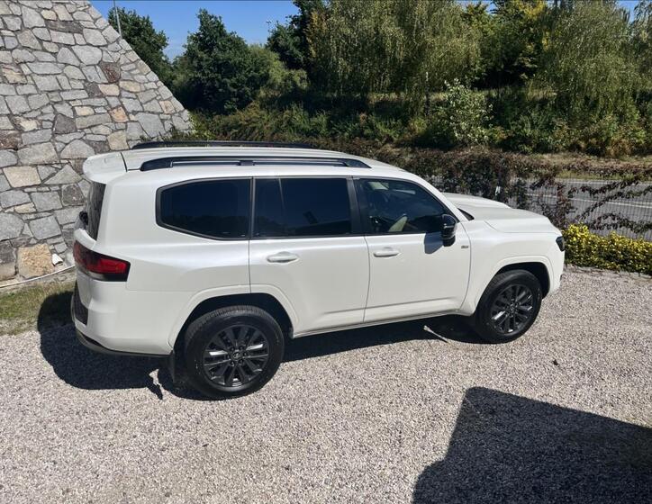 Toyota Land Cruiser 9