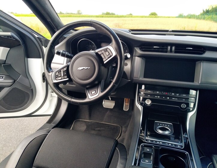 Jaguar XF 4