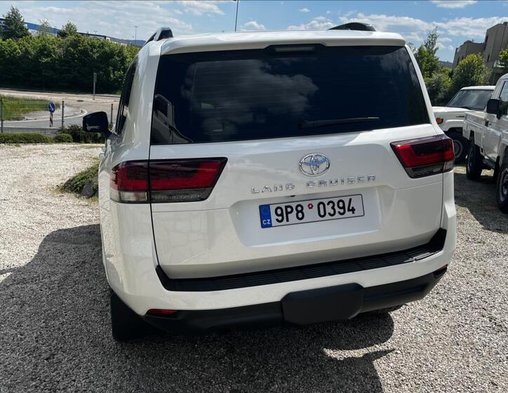 Toyota Land Cruiser 4