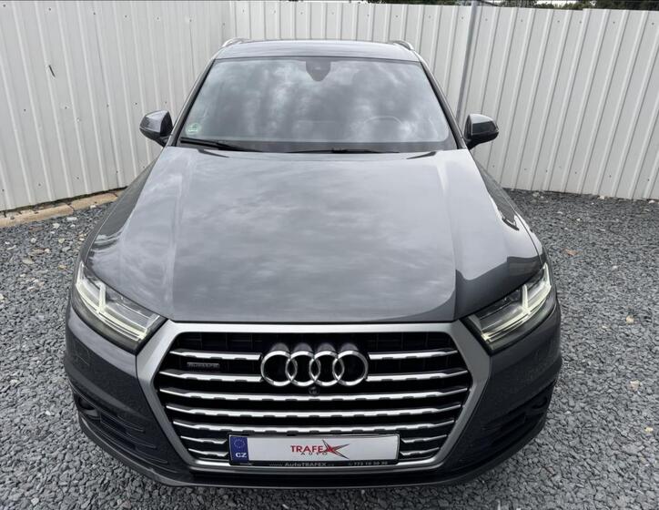 Audi Q7 6