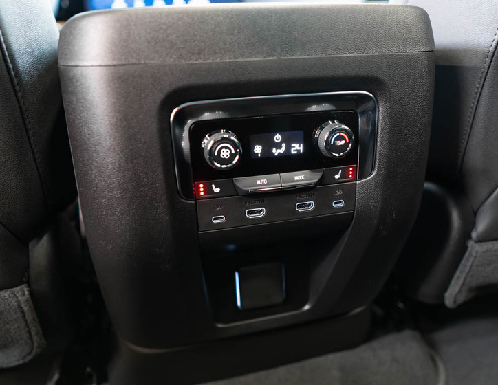 Chevrolet Suburban 42