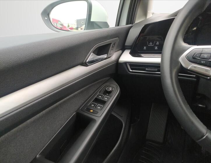 Volkswagen Golf 24