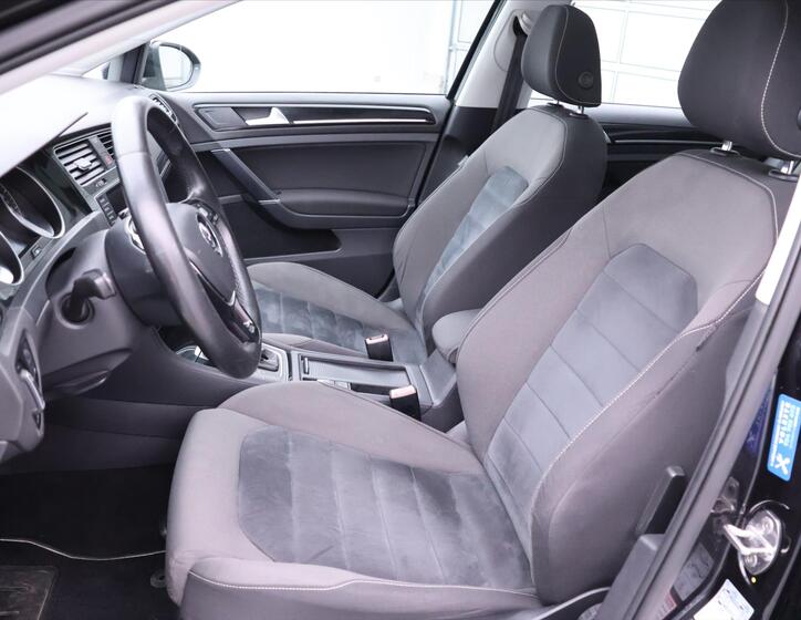 Volkswagen Golf 11