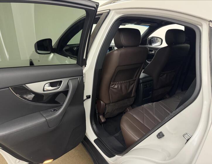 Infiniti FX30 39