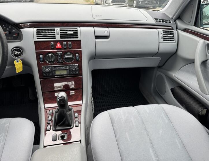 Mercedes-Benz Třídy E 37