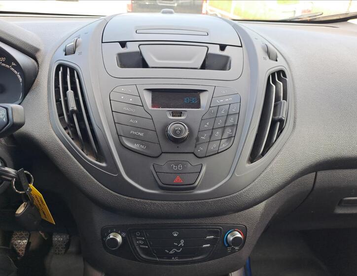 Ford Tourneo Courier 8