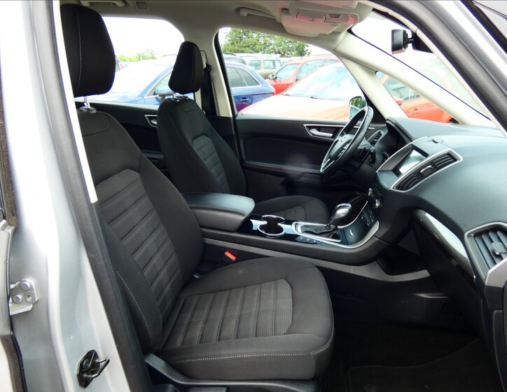 Ford Galaxy 11