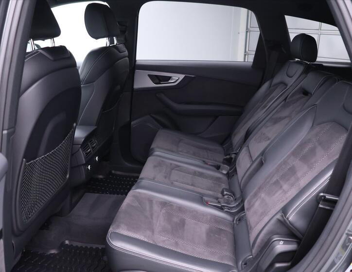 Audi Q7 16