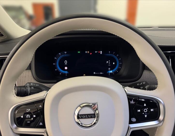 Volvo V90 8