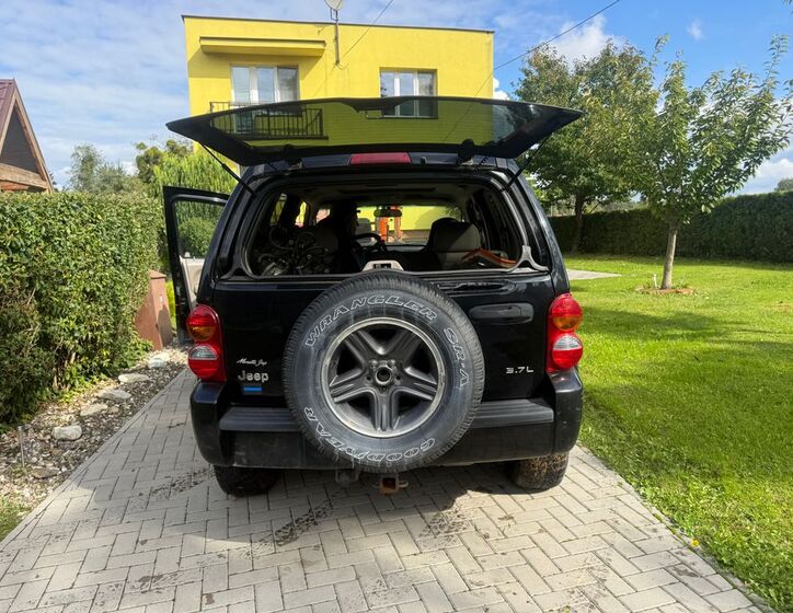 Jeep Liberty 4
