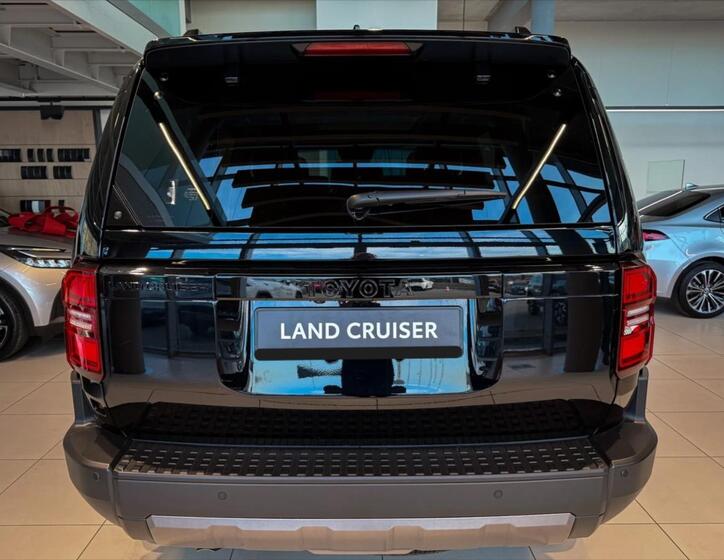 Toyota Land Cruiser 5