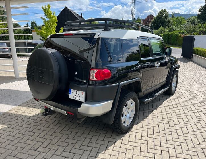 Toyota FJ 6
