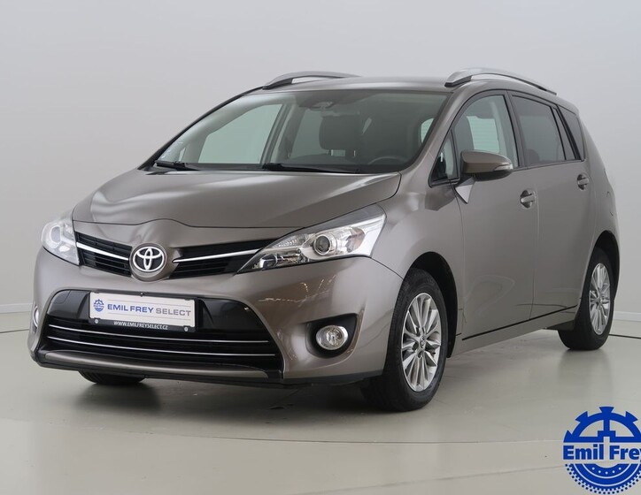 Toyota Verso 1