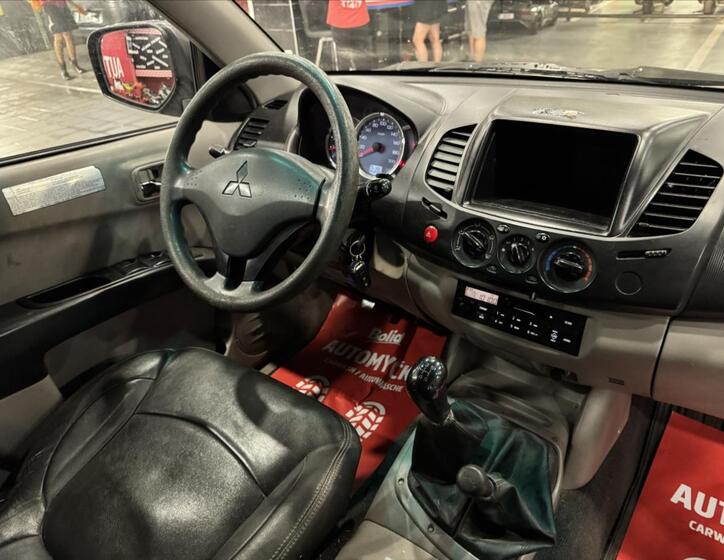 Mitsubishi L200 12