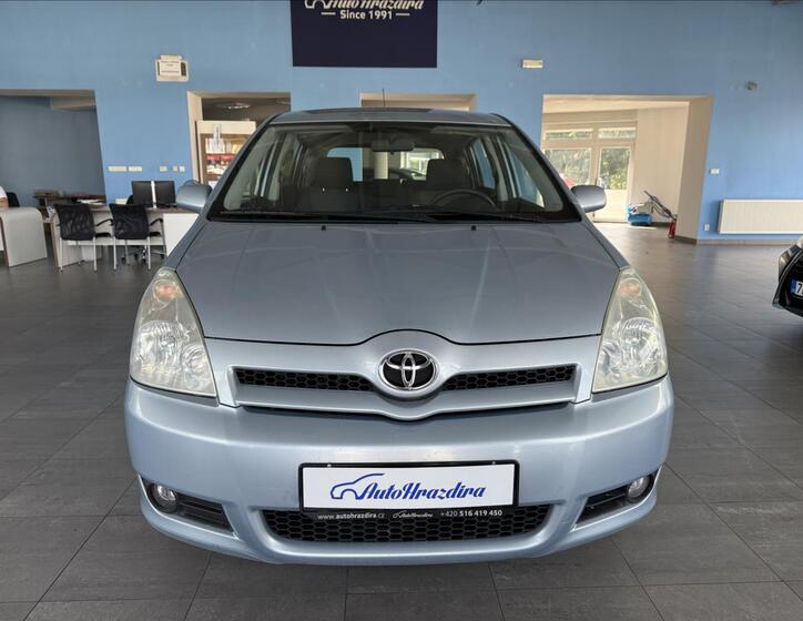 Toyota Corolla Verso 2