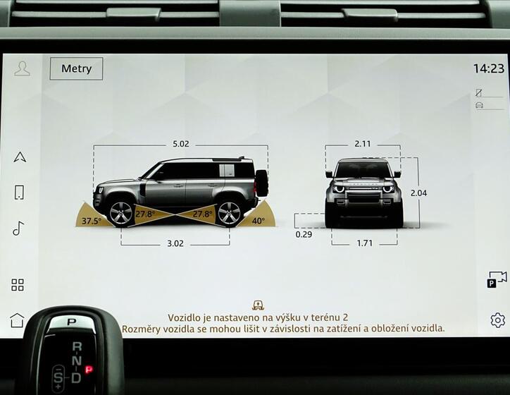 Land Rover Defender 26