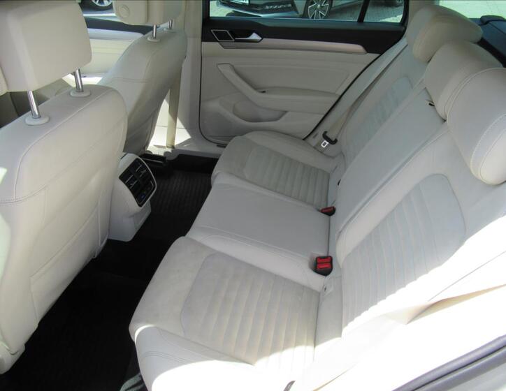 Volkswagen Passat 10