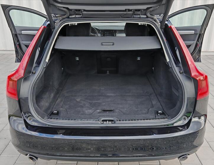 Volvo V90 16