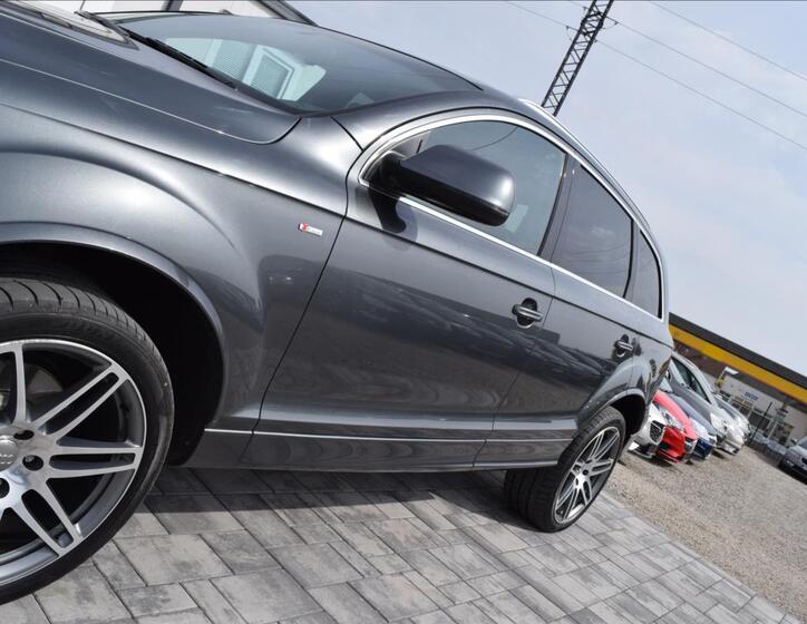Audi Q7 8
