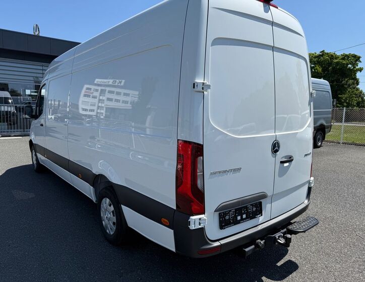 Mercedes-Benz Sprinter 4