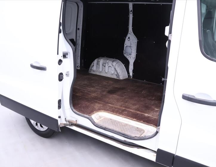 Renault Trafic 13
