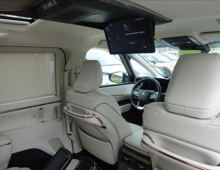 Lexus LM 350h 51