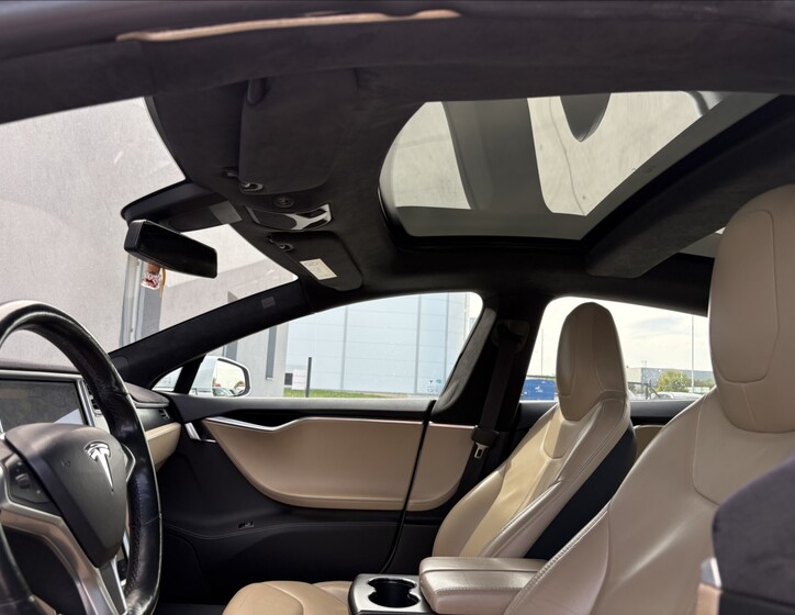 Tesla Model S 18