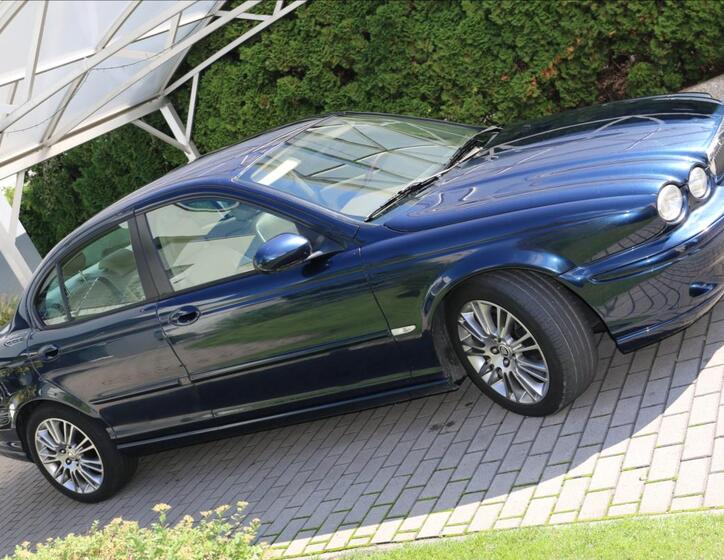 Jaguar X-Type 10
