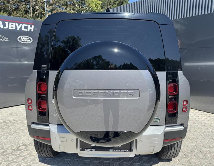 Land Rover Defender 9