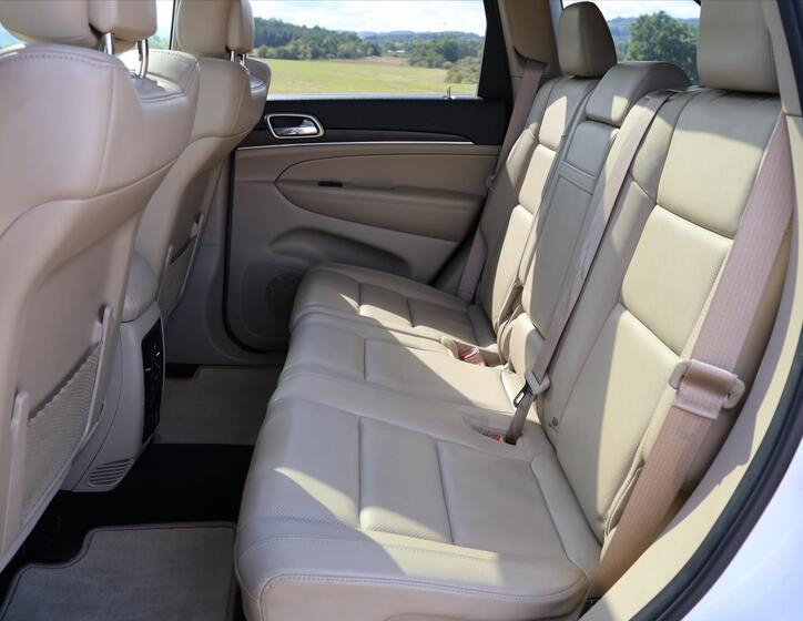 Jeep Grand Cherokee 16