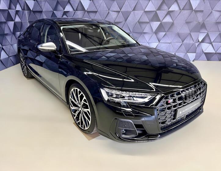 Audi S8 3