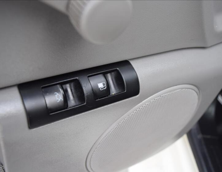 Volkswagen New Beetle 26