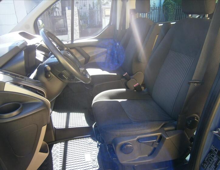 Ford Tourneo Custom 13