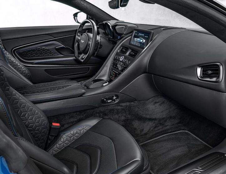 Aston Martin DBS 19