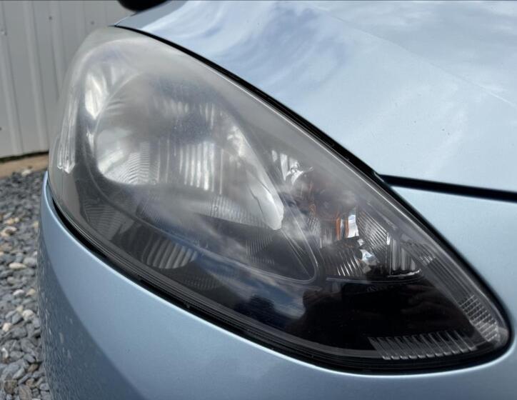 Mazda 2 8
