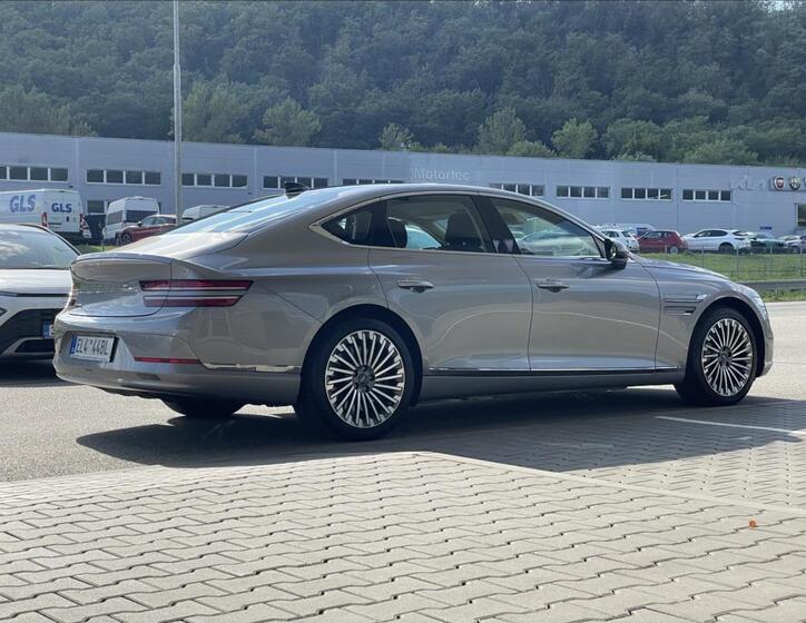 Hyundai Genesis 3