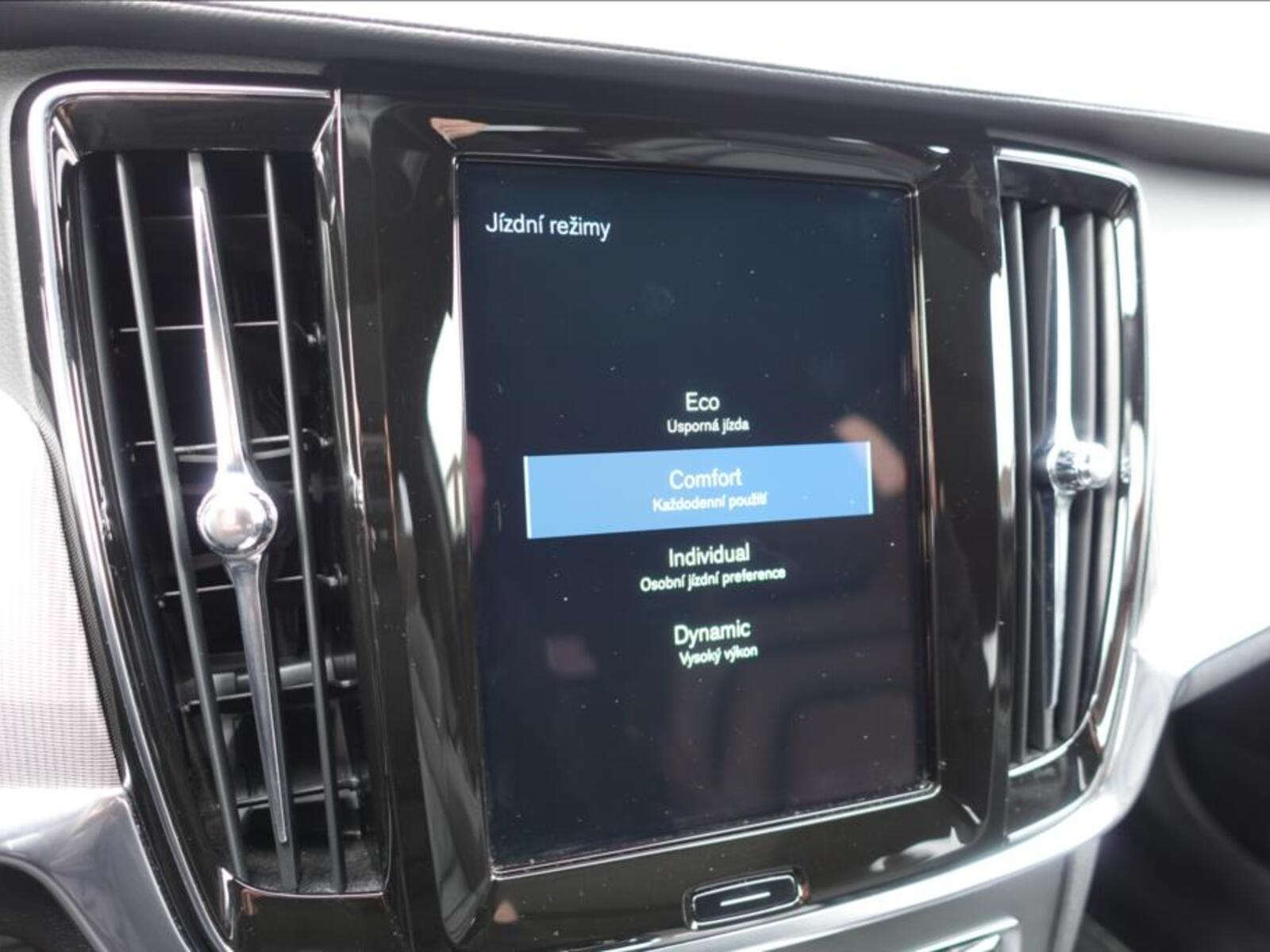 Volvo V90 24