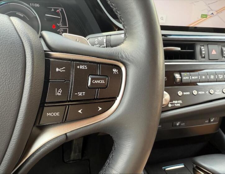 Lexus ES 300h 15