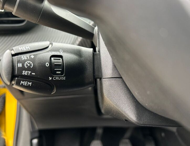 Peugeot 208 18