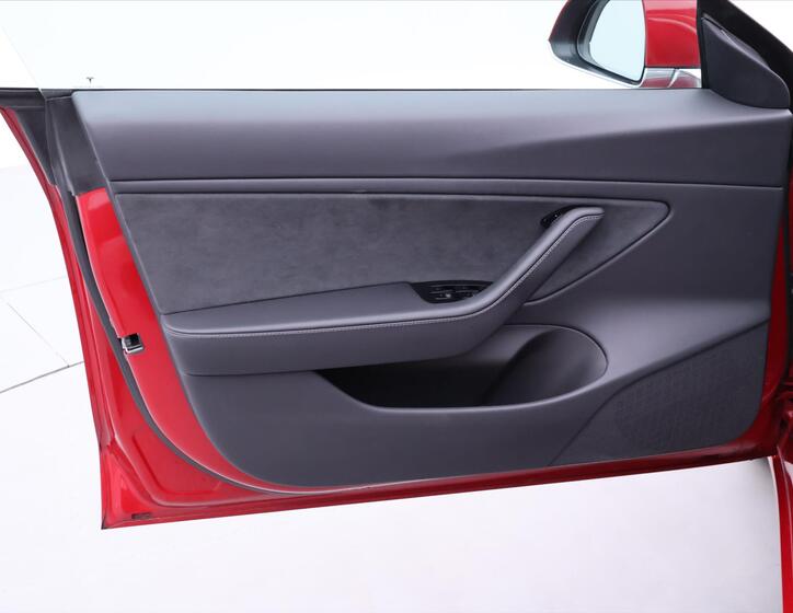 Tesla Model 3 11